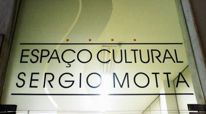 snapshot da fachada do Espaço Cultural Sérgio Mota.