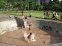 Se teve chuva, os skates ficam do lado de fora