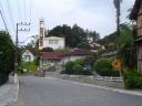 No alto, a igreja luterana.