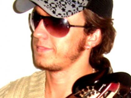 O violinista Cleyton Rodrigues tem, feito um trabalho muito diferente !!