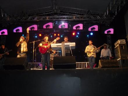 Júlio César cantando na granja do Torto Brasilia Df