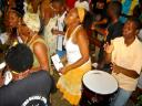 Tambores marcavam o ritmo da dança