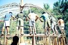 Indigenas Yawalapiti fazendo a Oca 
